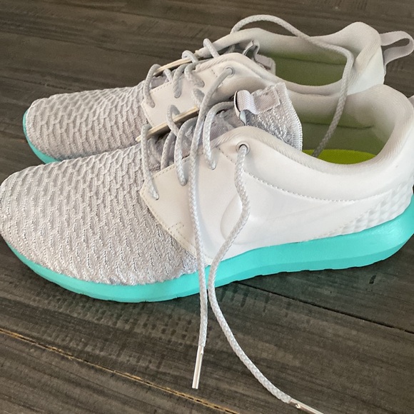 Nike Roshe - Picture 4 of 6